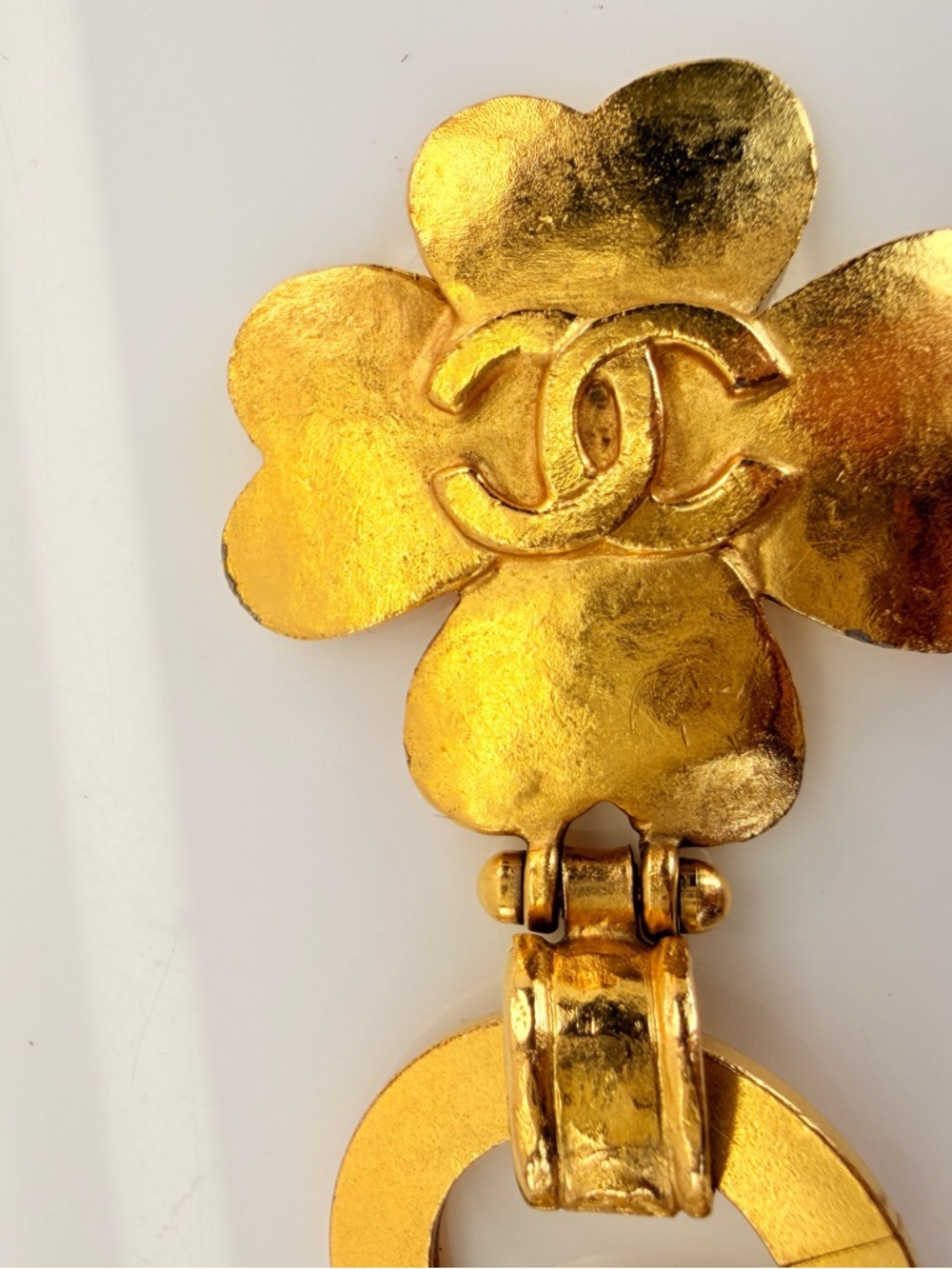 Chanel Gold Hammered Metal Round Chain Link CC Clover Charm Bracelet - Picture 7 of 12